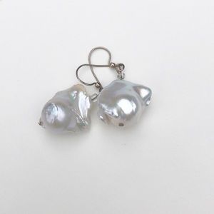 Baroque pearl earrings
